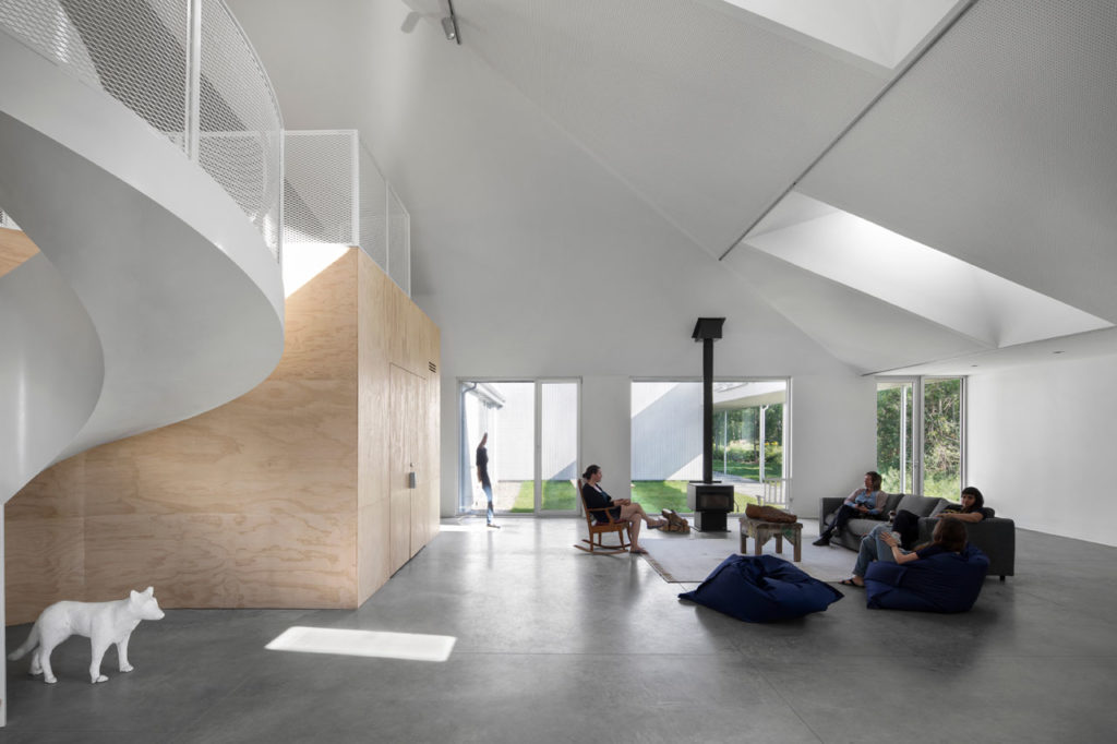 Centre Est-Nord-Est, artist residence by Bourgeois / Lechasseur architectes