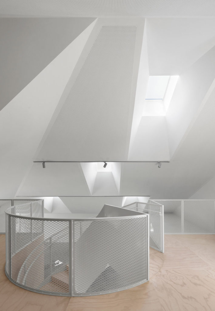 Centre Est-Nord-Est, artist residence by Bourgeois / Lechasseur architectes