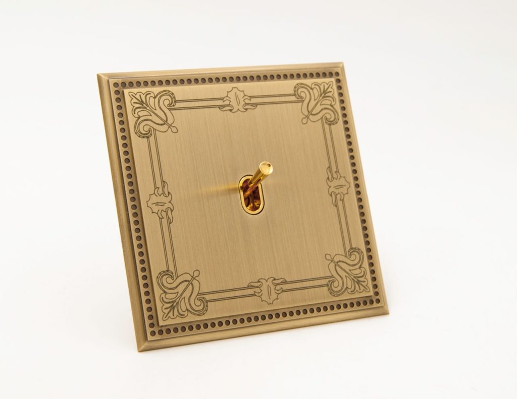 Brass, Bronze Médaille Clair finish