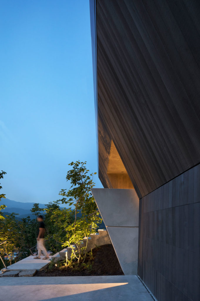 Deep Cove House by D'Arcy Jones Architects