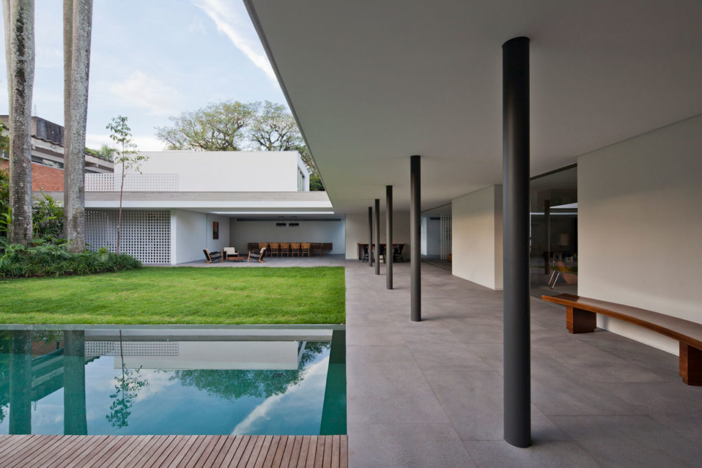 Alto de Pinheiros House by AMZ Arquitetos