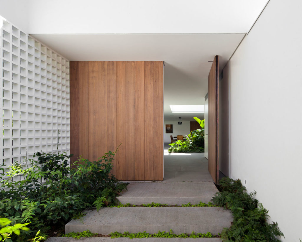 Alto de Pinheiros House by AMZ Arquitetos
