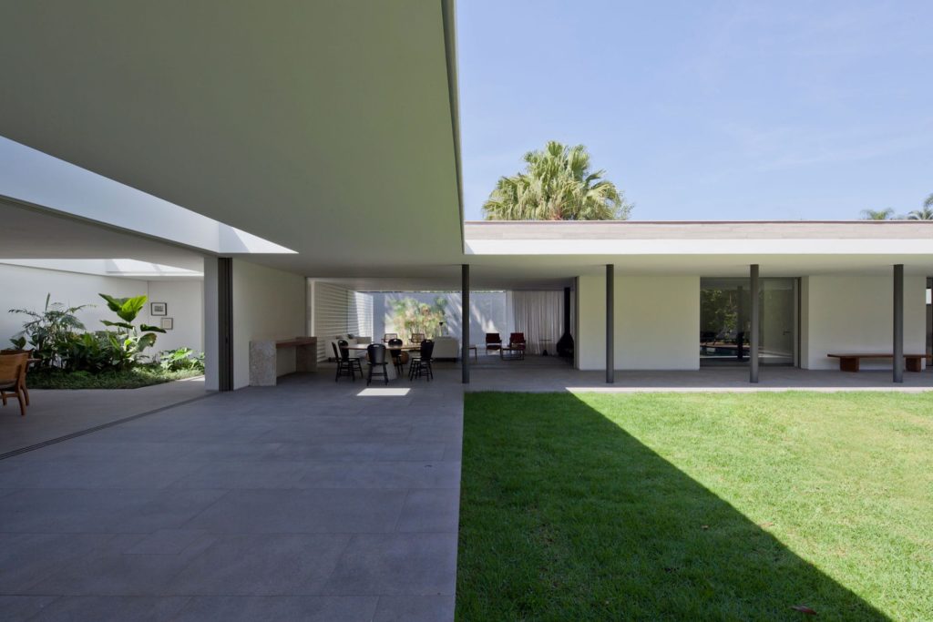 Alto de Pinheiros House by AMZ Arquitetos