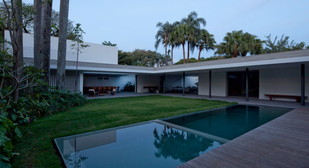 Alto de Pinheiros House by AMZ Arquitetos