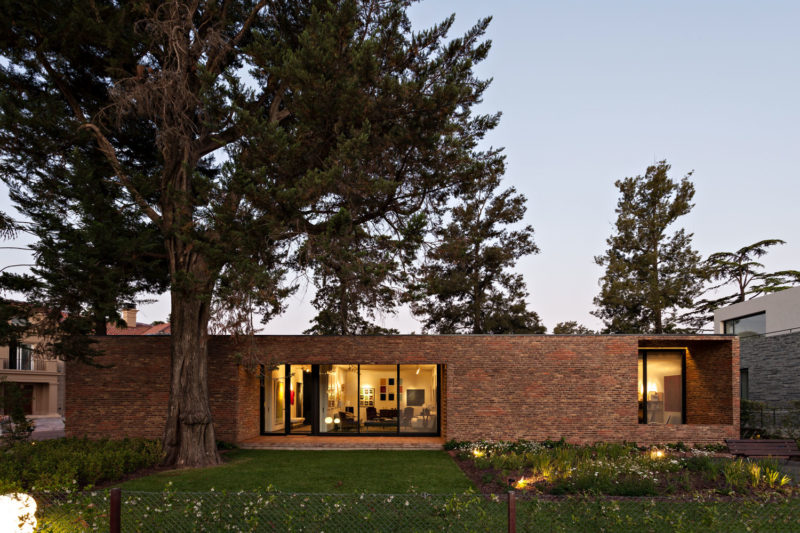 Gallery House by Alric Galindez Arquitectos