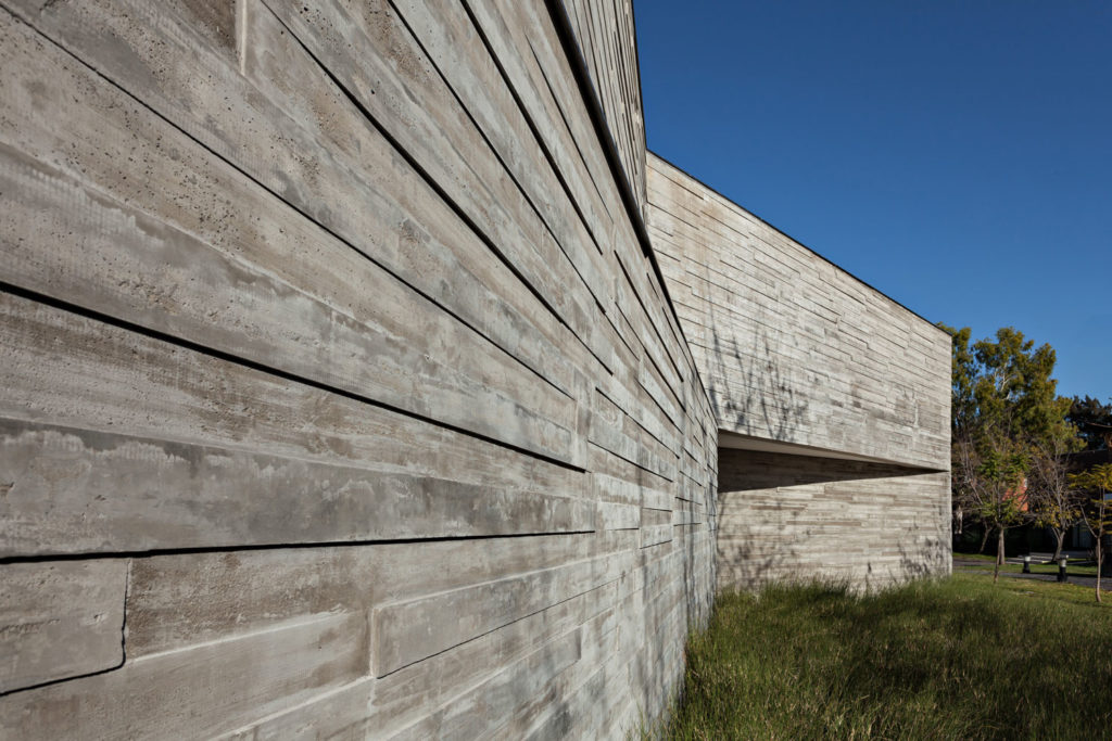 H21 House by Alric Galindez Arquitectos