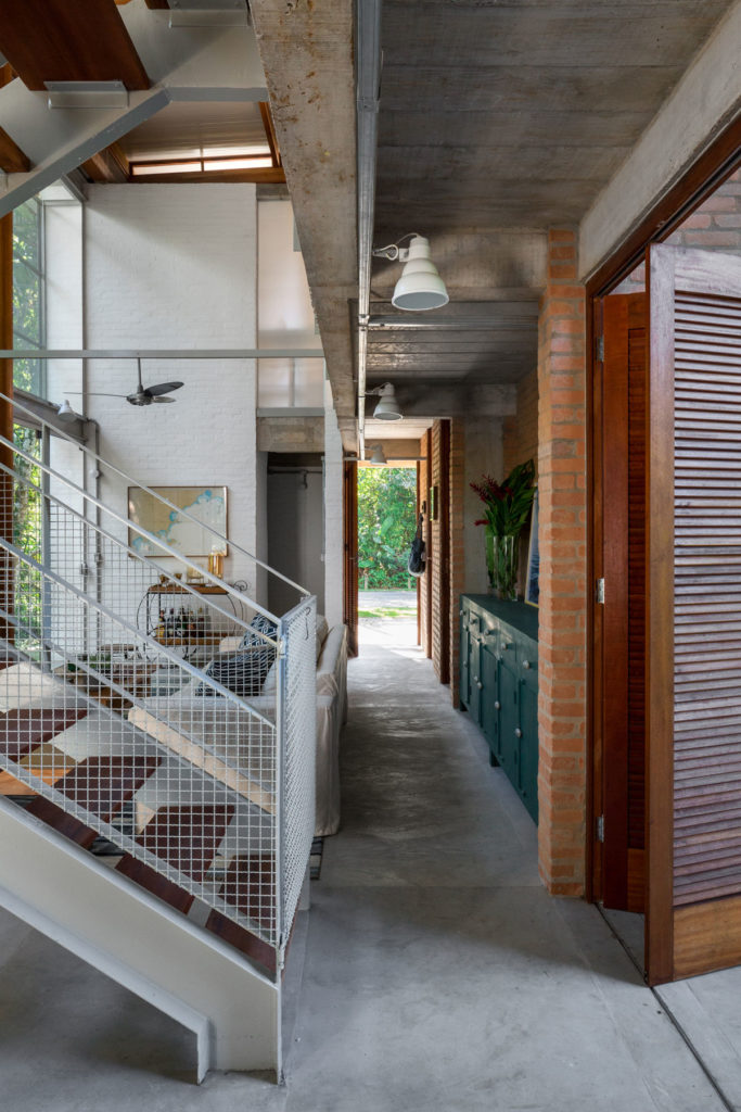 House at Prumirim Beach by Bruno Rossi Arquitetos