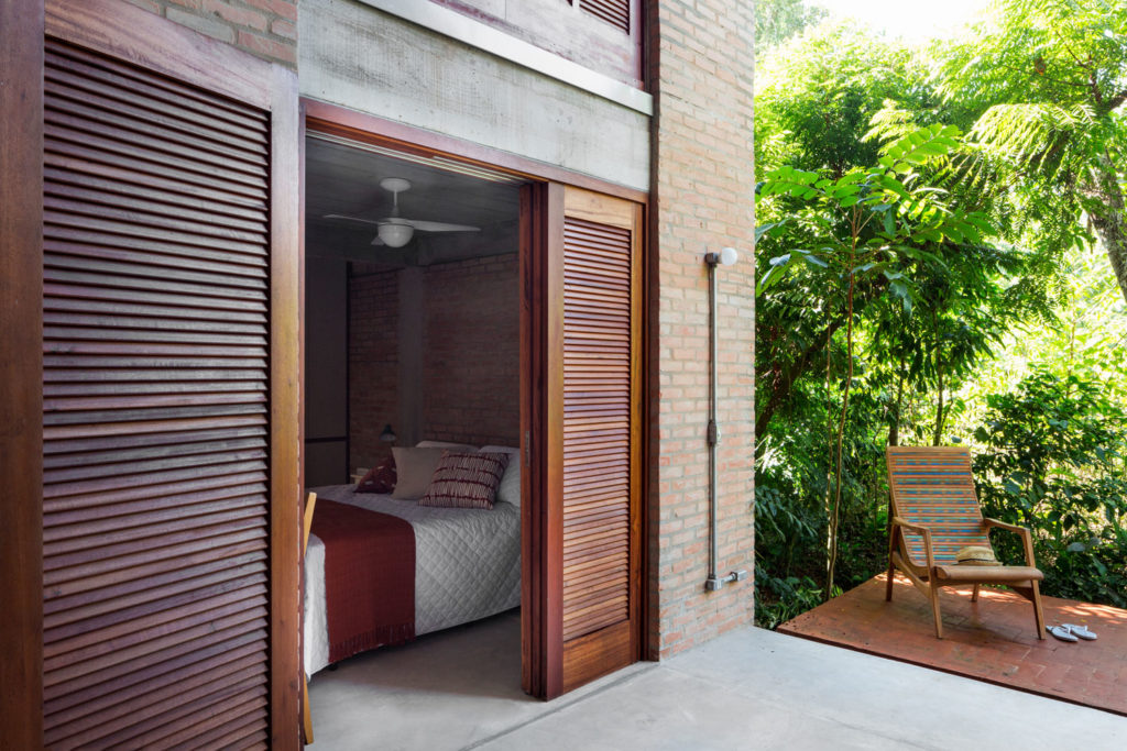 House at Prumirim Beach by Bruno Rossi Arquitetos