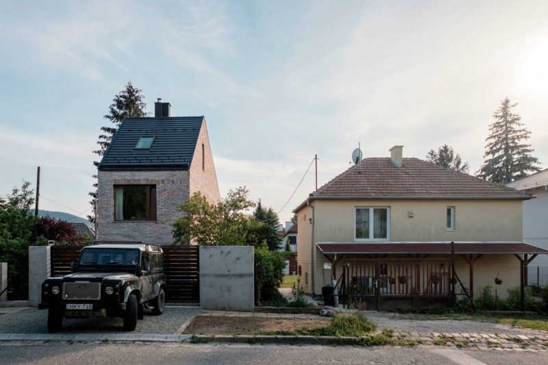 Family house on Nedű street by &eacute;p&iacute;t&eacute;sz st&uacute;di&oacute;