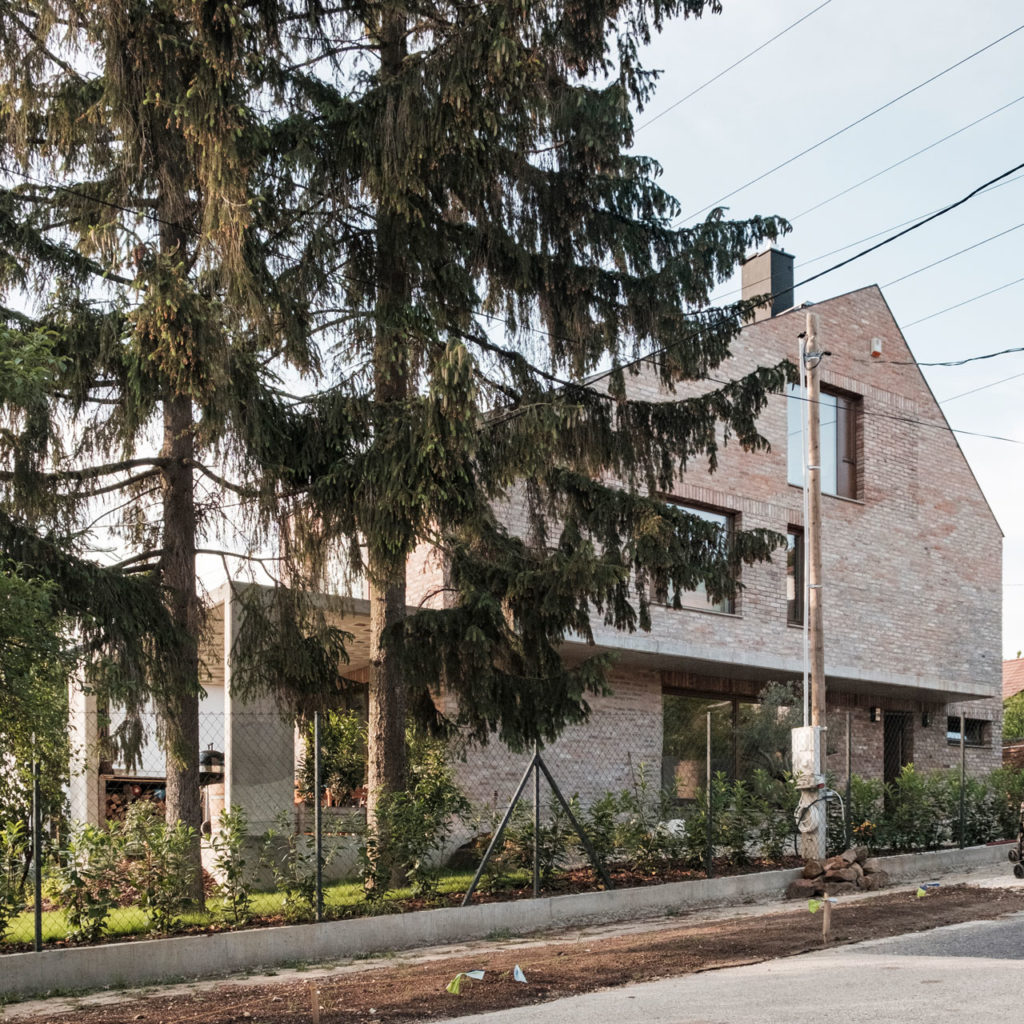 Family house on Nedű street by építész stúdió