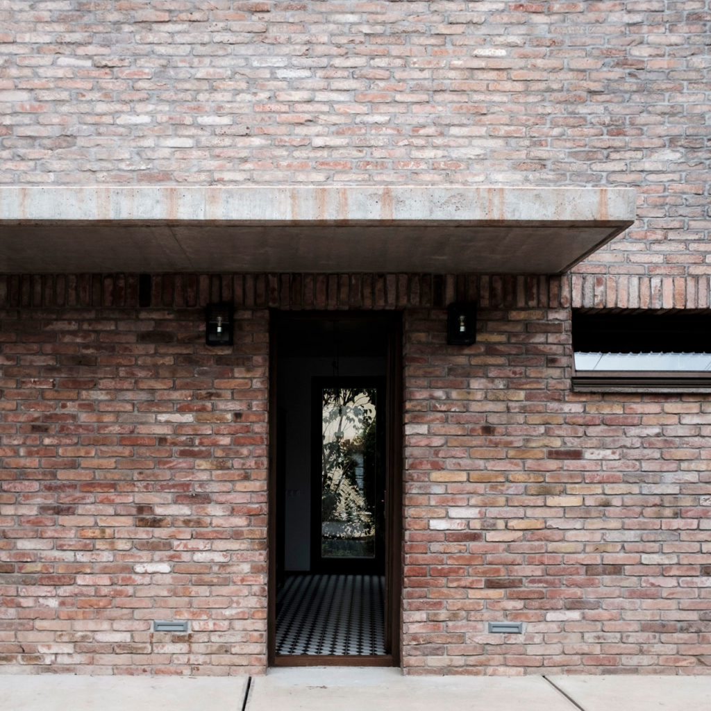 Family house on Nedű street by építész stúdió