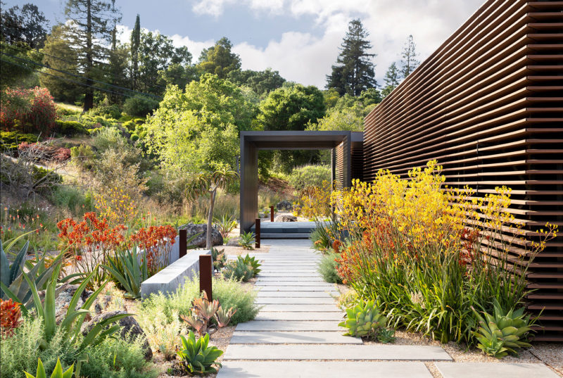 Tierwelthaus - a unique relationship between the home and the land