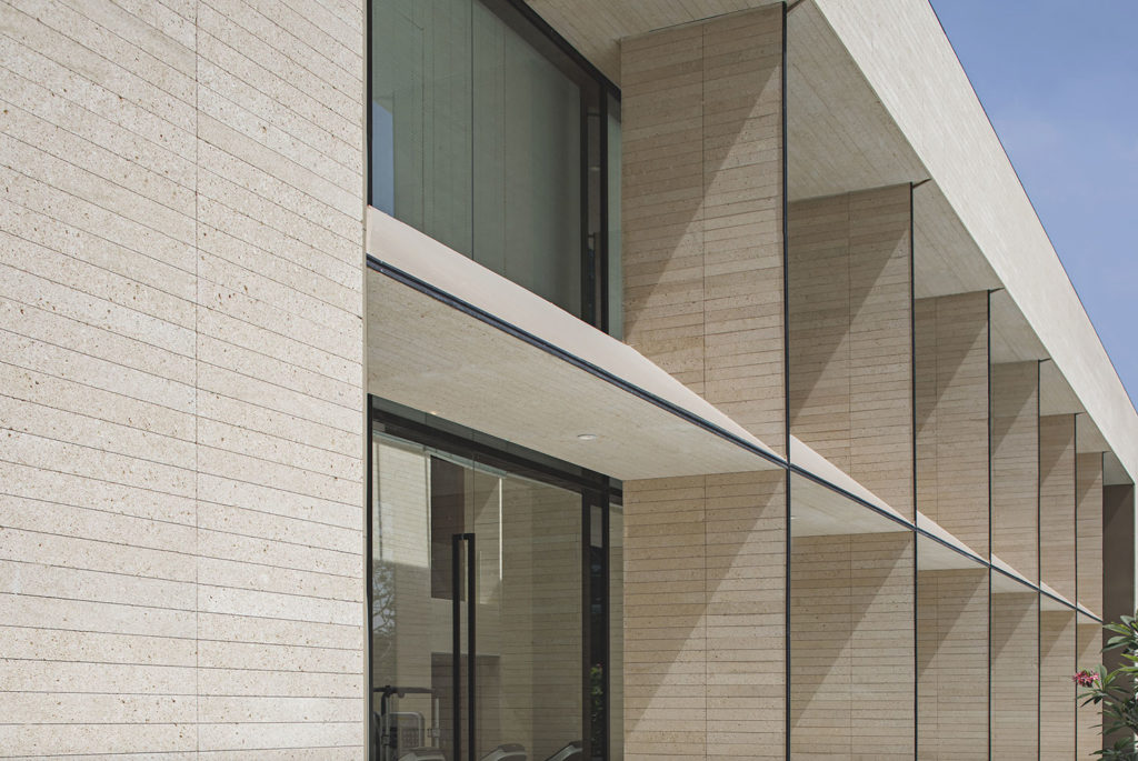 Exterior curtain wall