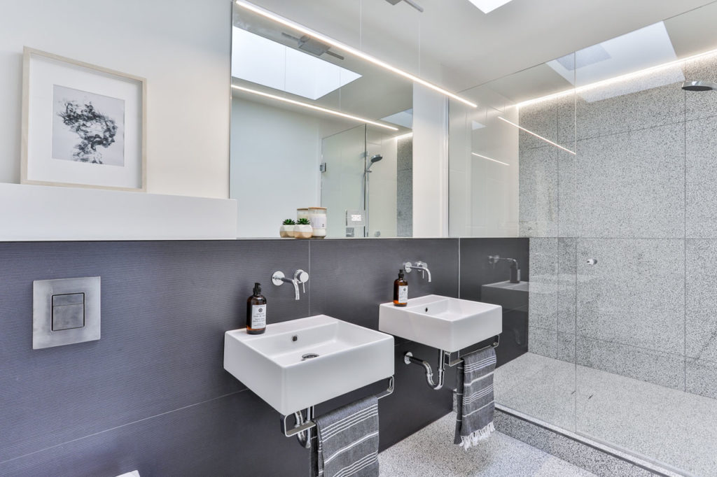 En-suite Master Bathroom, Unit B