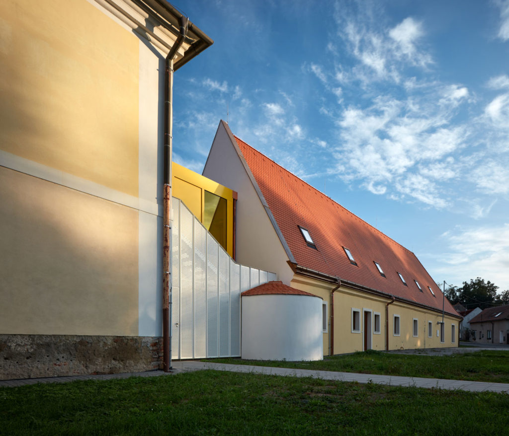 Elementary School Vřesovice - Reconstruction of Baroque Rectory