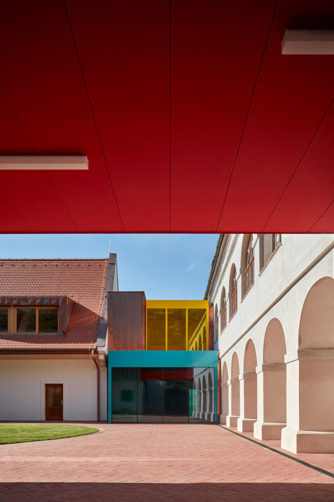 Elementary School Vřesovice - Reconstruction of Baroque Rectory