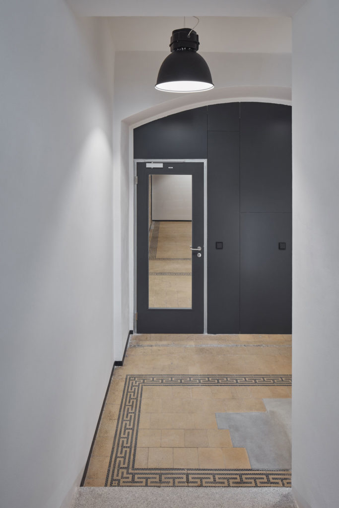 New Lecture Center VŠPJ by Qarta architektura