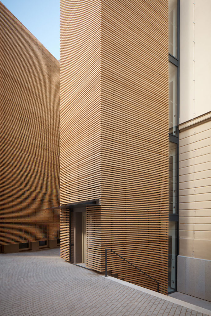 New Lecture Center VŠPJ by Qarta architektura