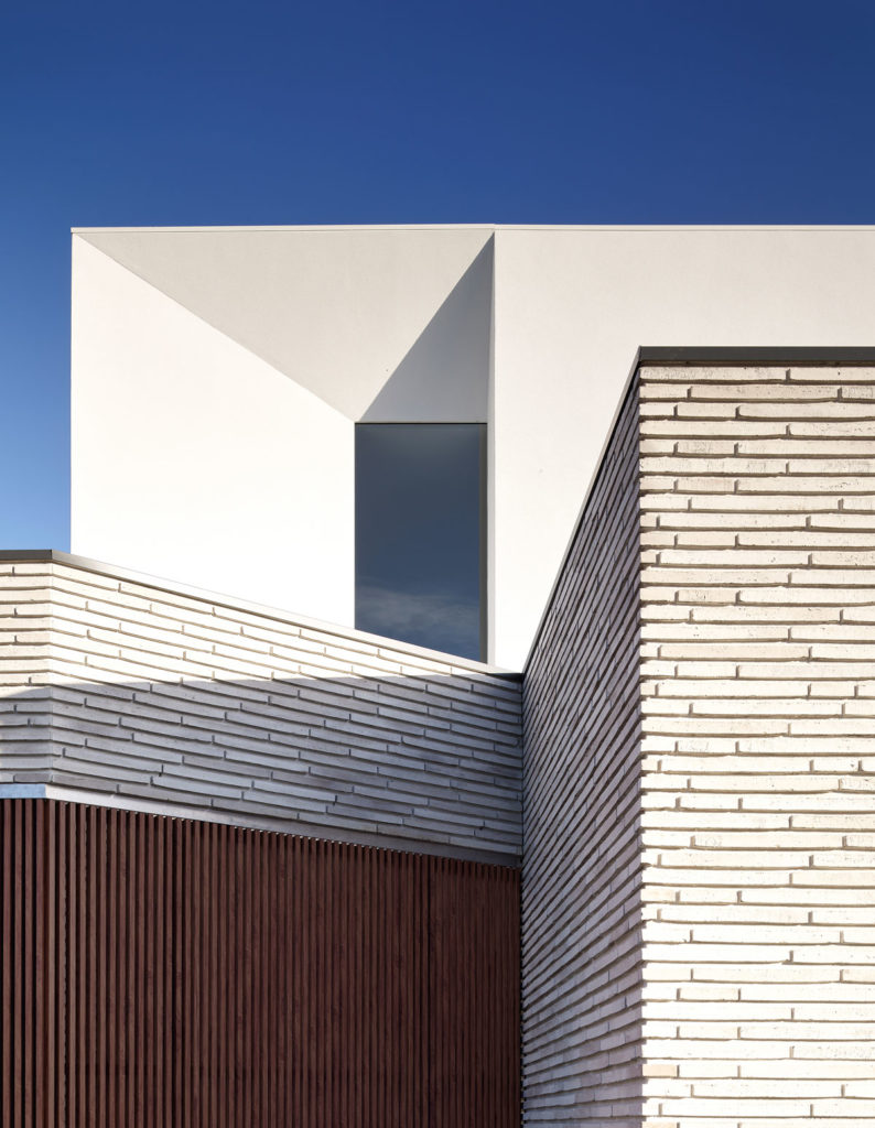 Stratum, a modernist home by Joe Adsett Architects