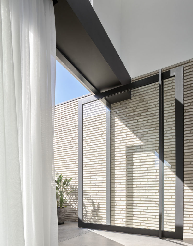 Stratum, a modernist home by Joe Adsett Architects