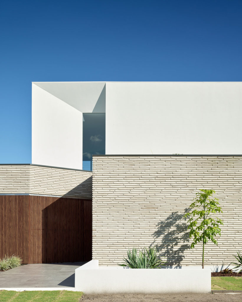 Stratum, a modernist home by Joe Adsett Architects