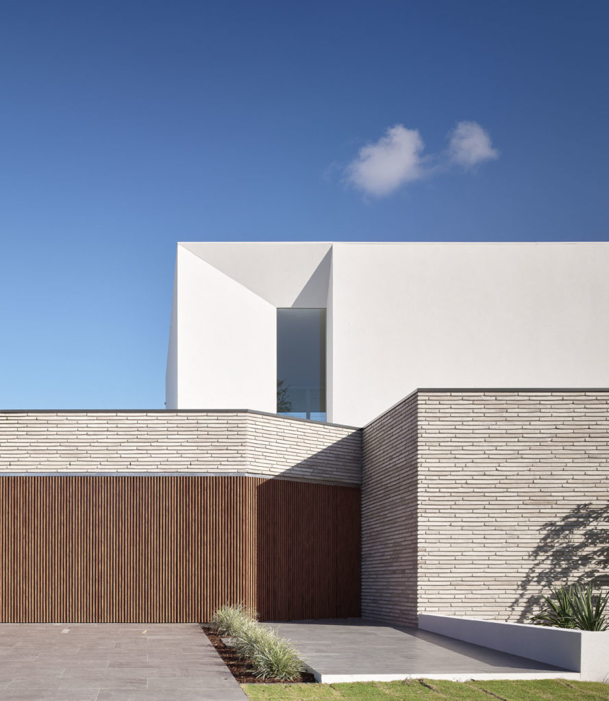 Stratum, a modernist home by Joe Adsett Architects