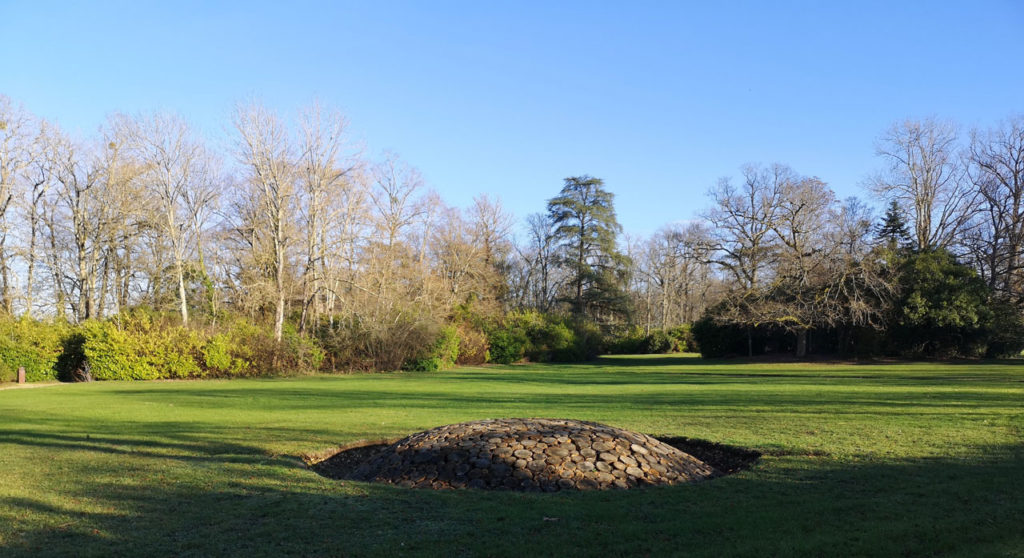 Paysage de Feu, Vazio S/A’s installation made with trees from the Cerrado