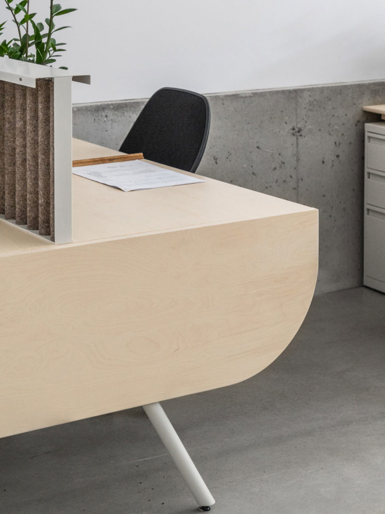 Off Plaza: L. McComber meets la Maison du Rotin