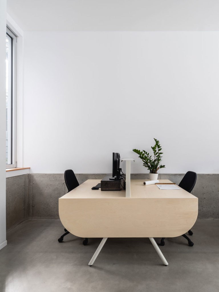 Off Plaza: L. McComber meets la Maison du Rotin