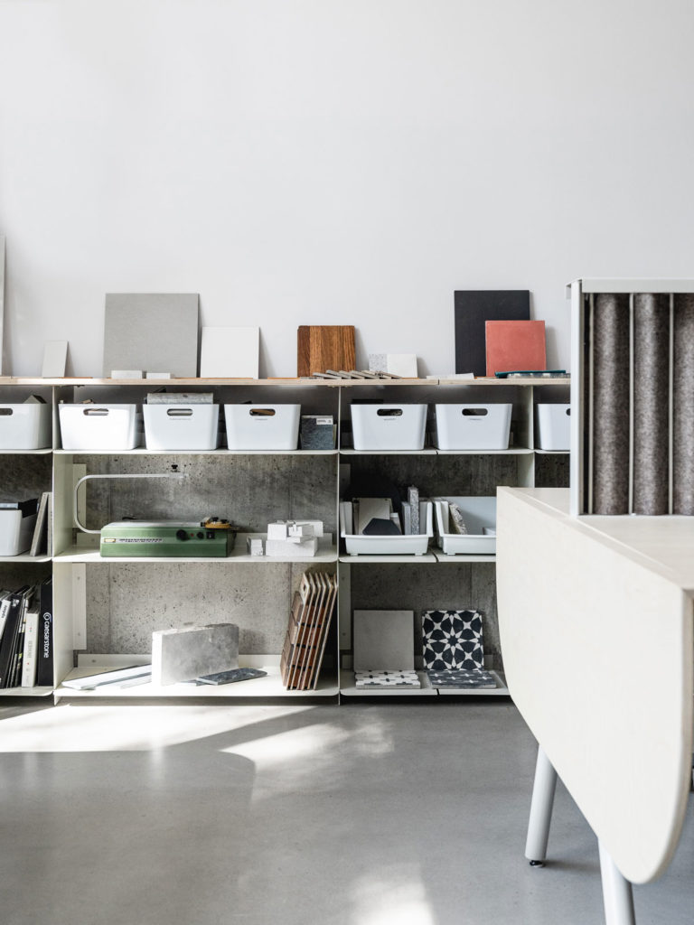 Off Plaza: L. McComber meets la Maison du Rotin