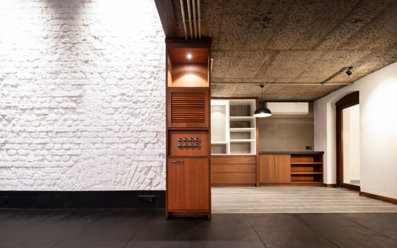 View towards the pantry