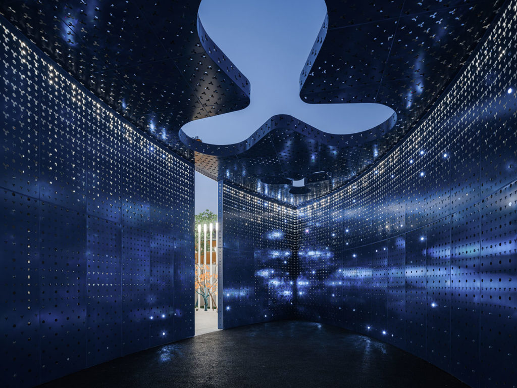 White Upland Sales Center by Wutopia Lab