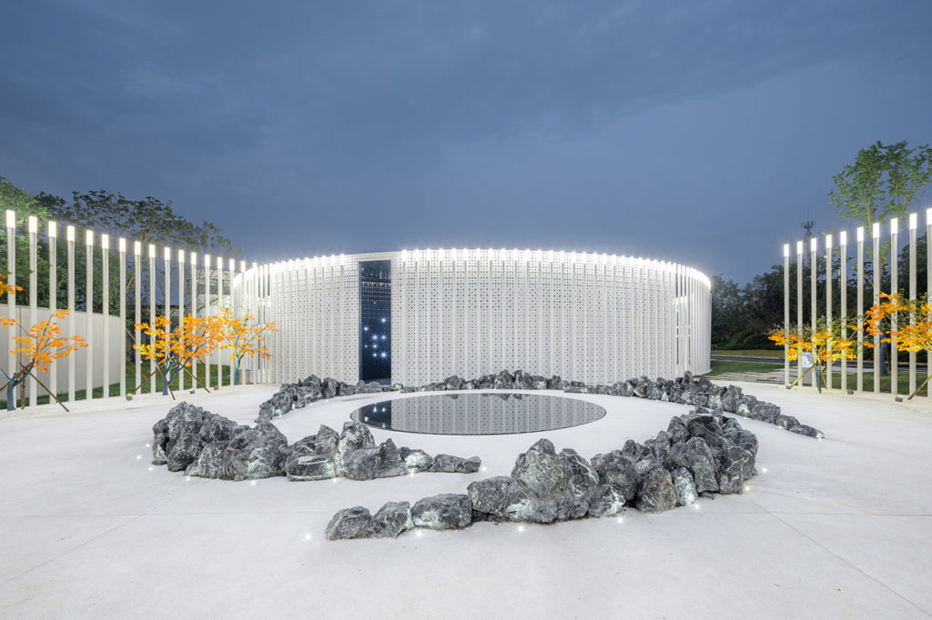 White Upland Sales Center by Wutopia Lab