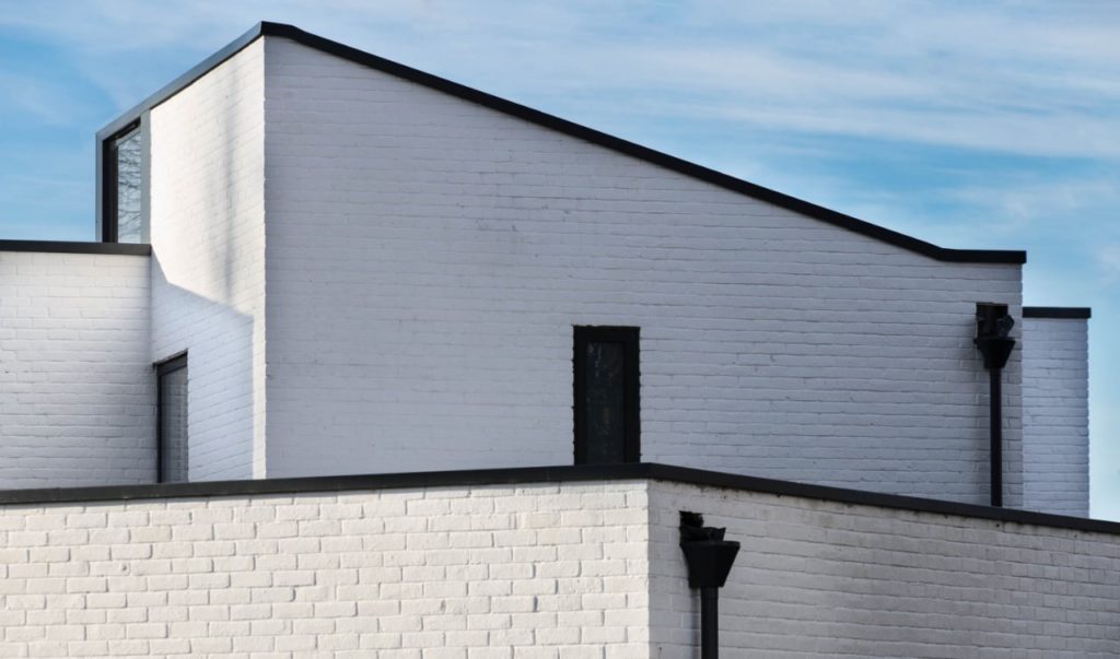 Manor House, a series of walled courtyard gardens by Alter & Company