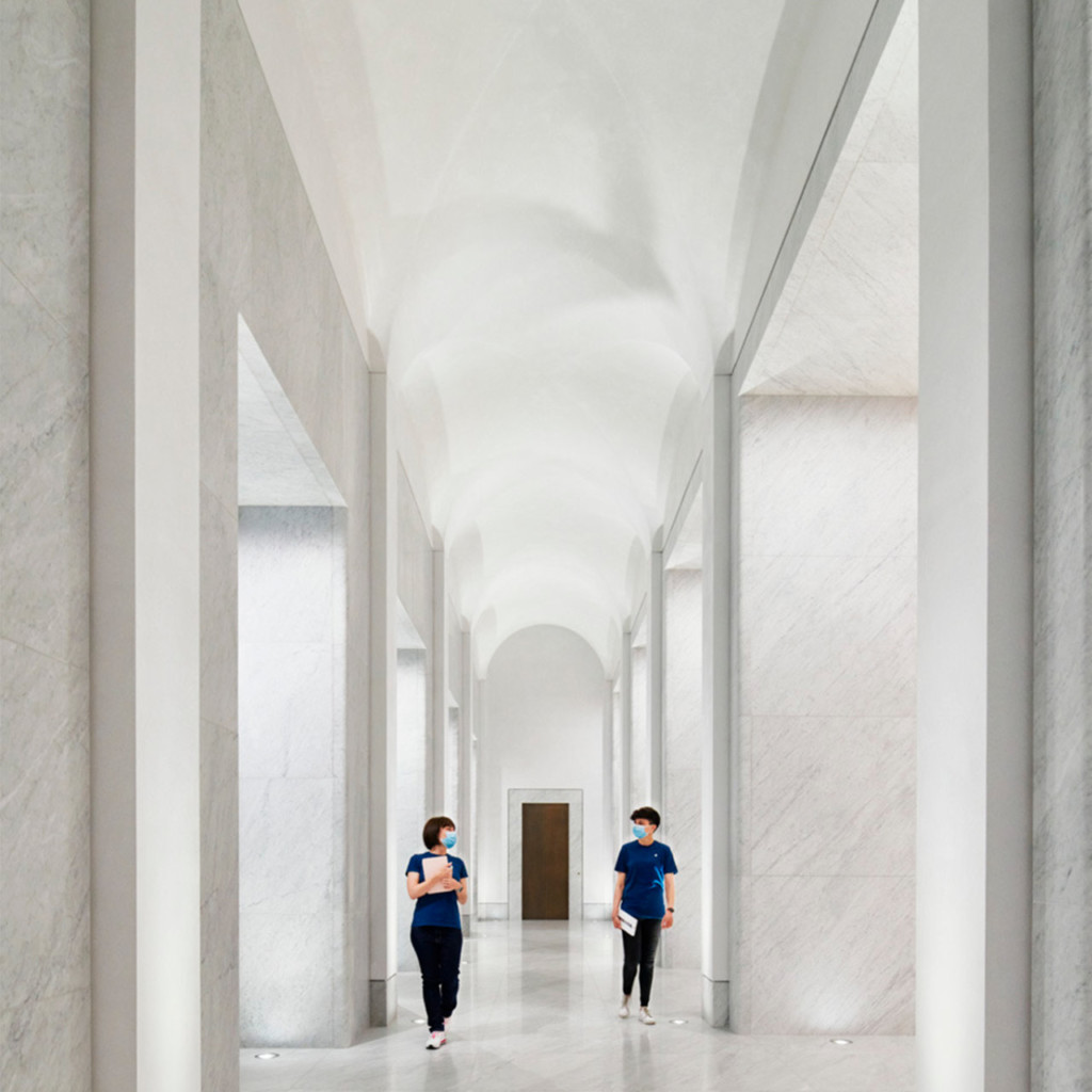 Apple Via Del Corso opens in the heart of historic Rome