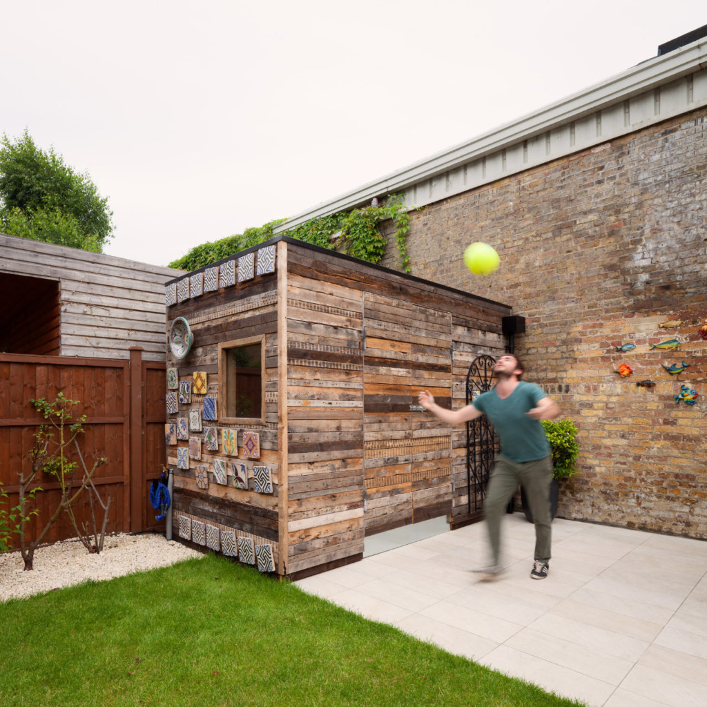 The Boat & Pavilion - House for a family of sailors