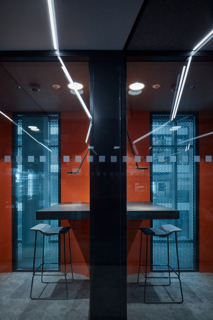 LIVESPORT – offices like a machine driven by pilots