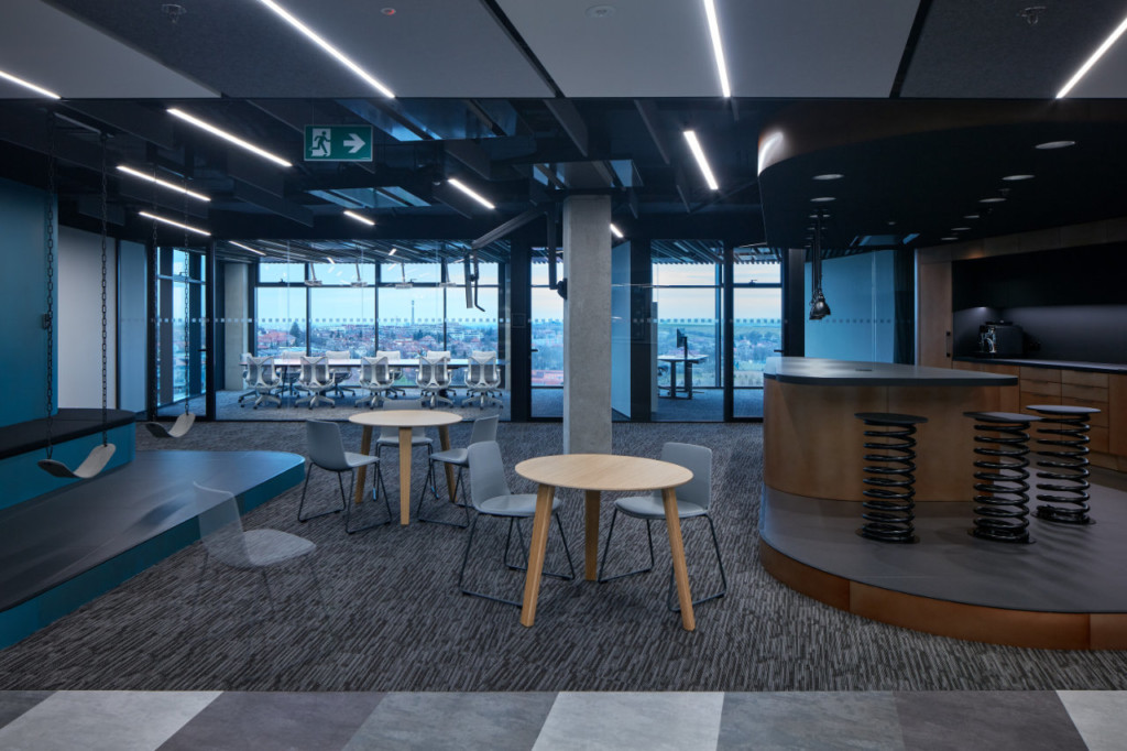 LIVESPORT – offices like a machine driven by pilots