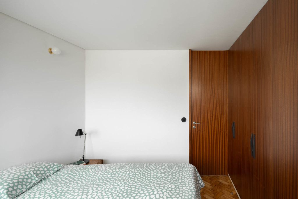 Santos Pousada Apartment by Hinterland Architecture Studio
