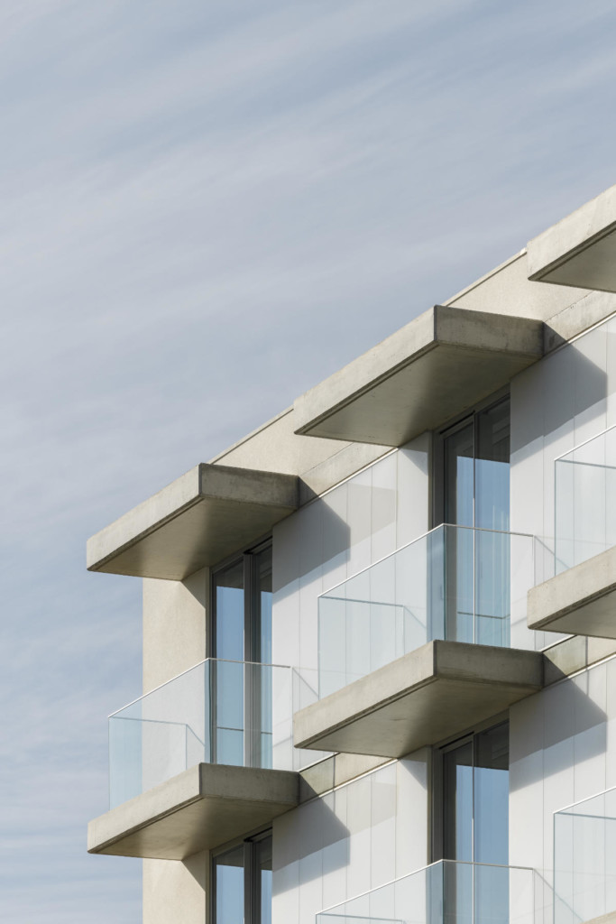 Multifamily building in Aveiro by Sónia Cruz - Arquitectura