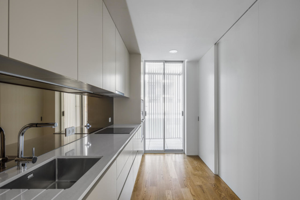 Multifamily building in Aveiro by Sónia Cruz - Arquitectura