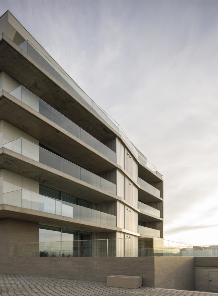 Multifamily building in Aveiro by Sónia Cruz - Arquitectura