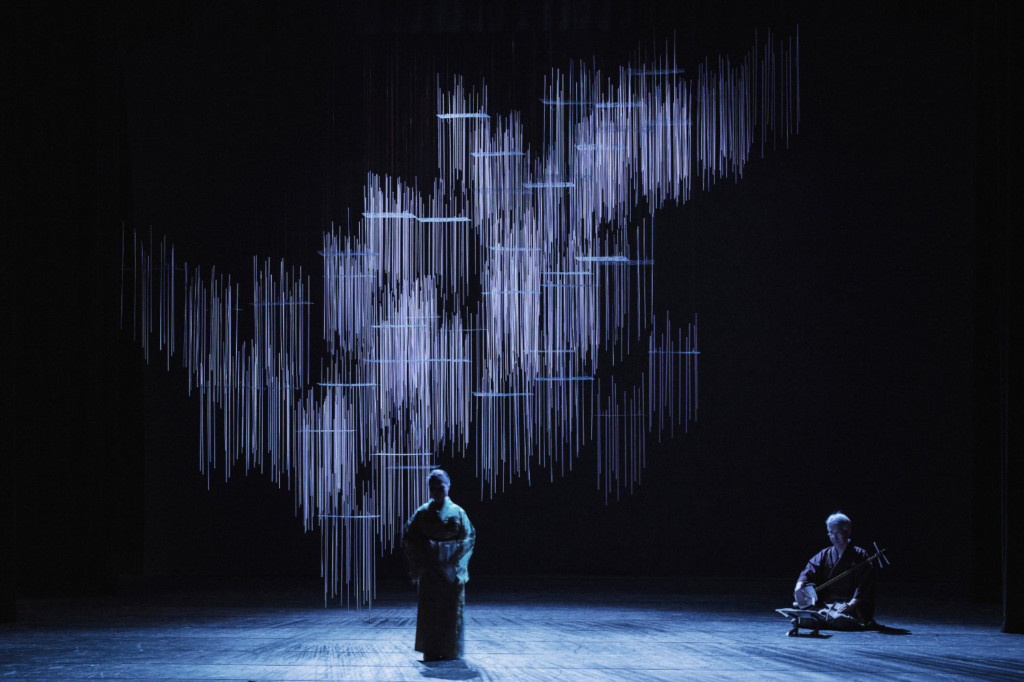 "Lines" that fill the space - Fragrance