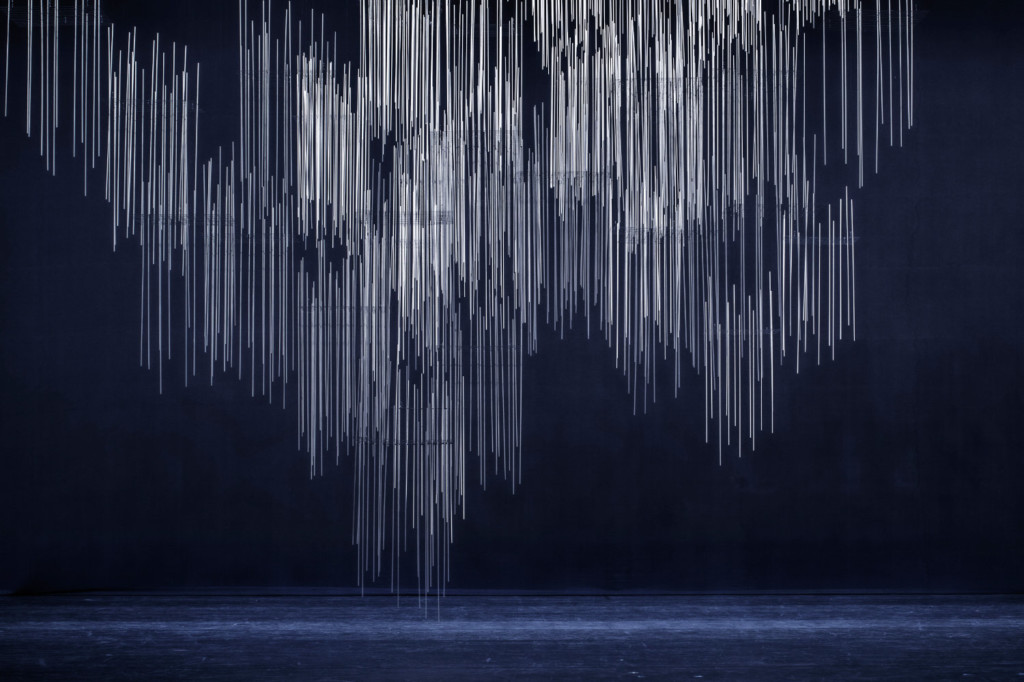 A hazy, misty existence created by countless "lines" - Fragrance