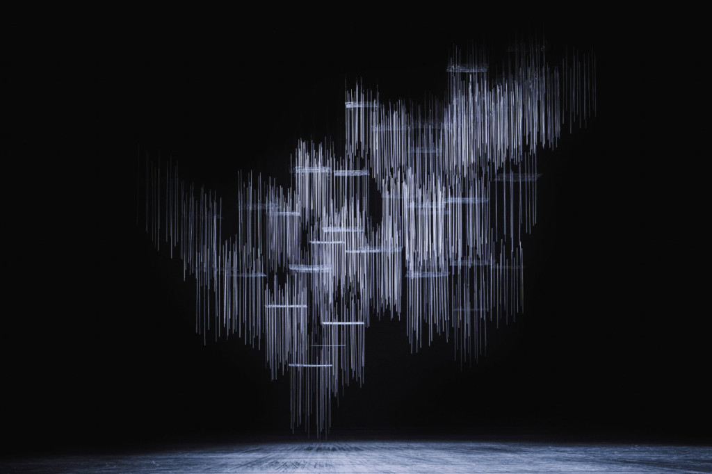 A "line" with a Japanese beauty that absorbs softly rather than repelling light strongly - Fragrance