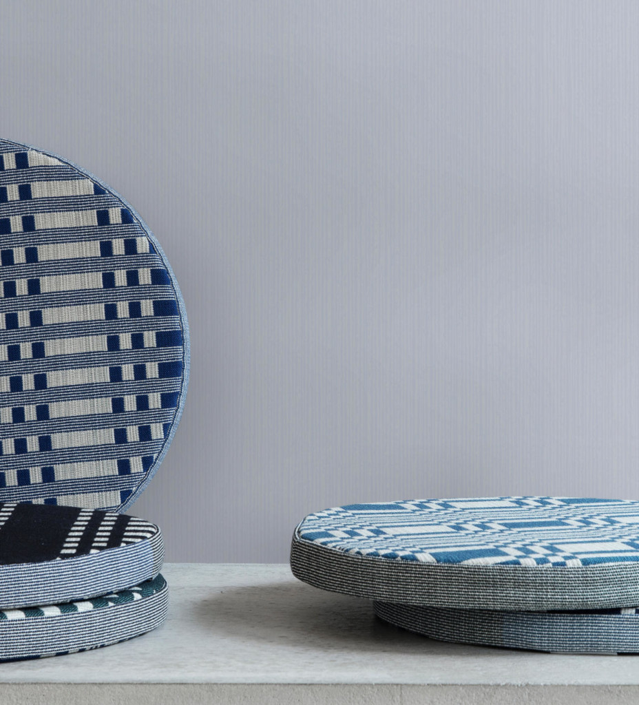 Raita wallpaper in Light Blue, shown with Johanna Gullichsen disc cushions from the Normandie collection