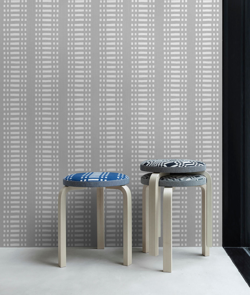 Nereus wallpaper in Pearl, shown with Johanna Gullichsen disc cushions from the Normandie collection