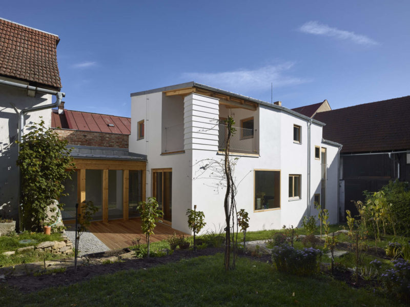 House in the Courtyard by Igloo Architekti