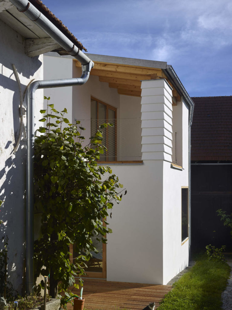 House in the Courtyard by Igloo Architekti