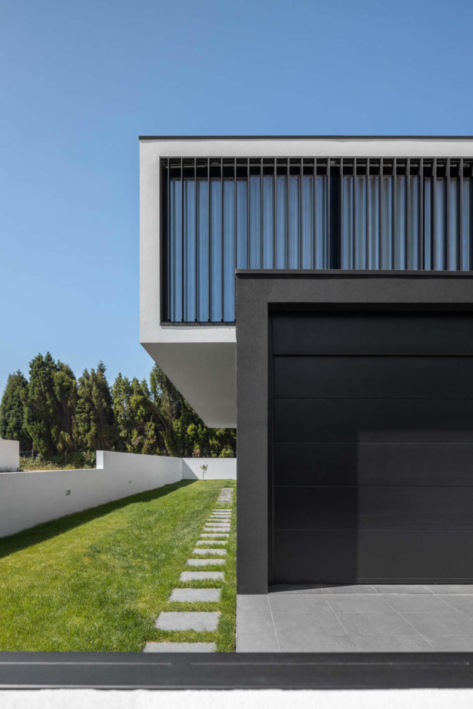 Diagonal House by Frari